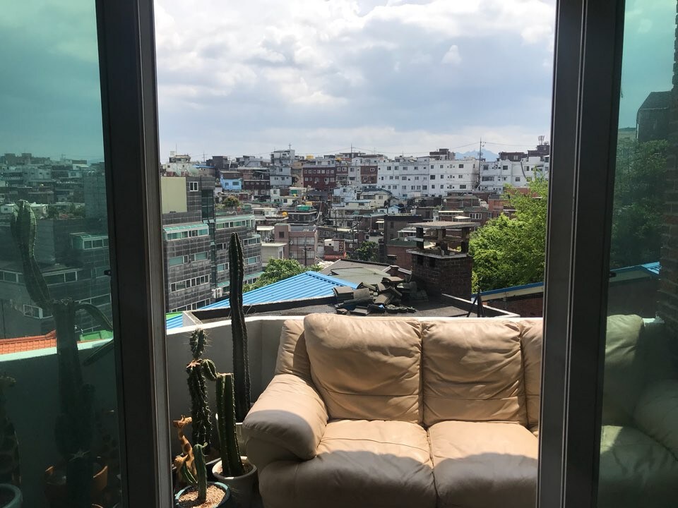 梨泰院（ Itaewon ）的单间公寓。