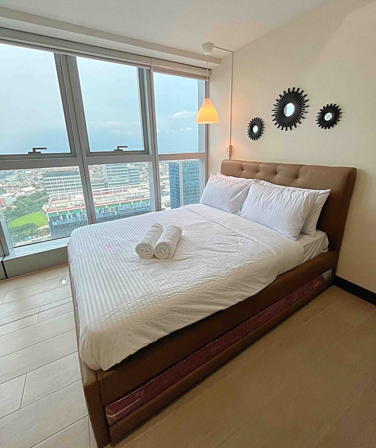 Superb View Hi Floor Uptown BGC,2BR, Parking*