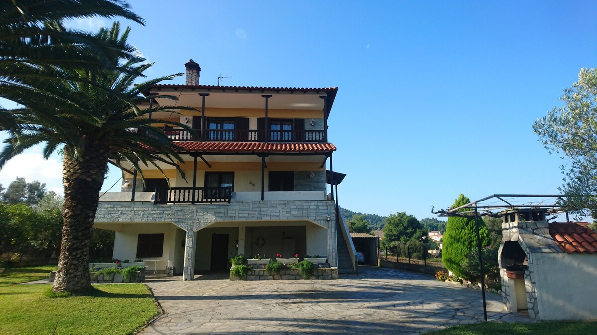 Coastal elegant big  houses with paradise garden.