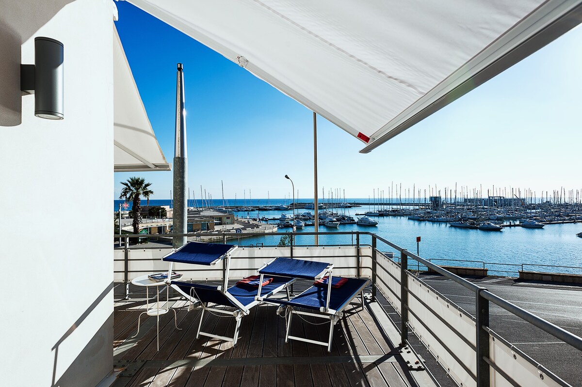 Waterfront Luxe Apartment in Marina di Ragusa