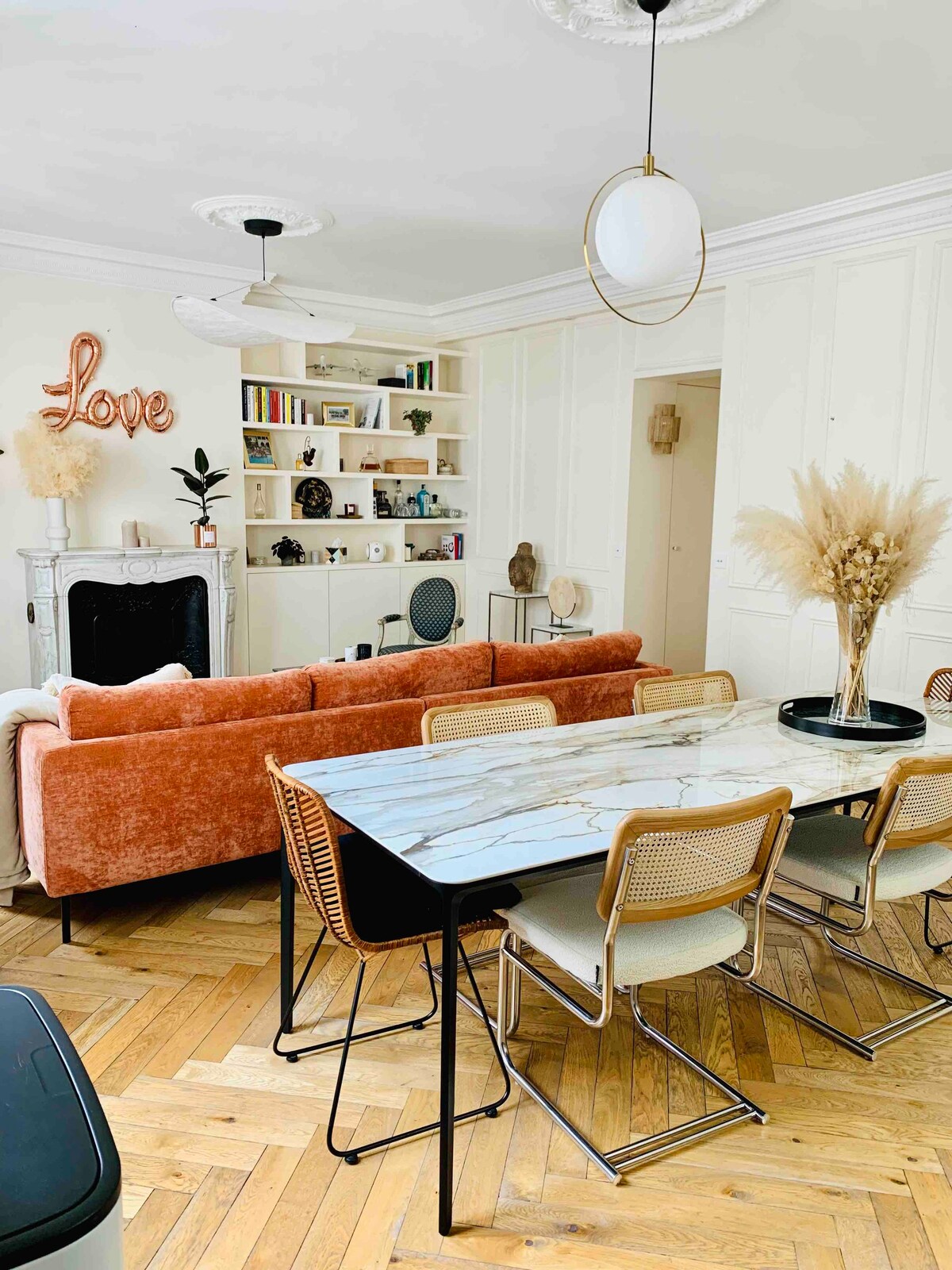 Quiet and comfortable bedroom in Montmartre