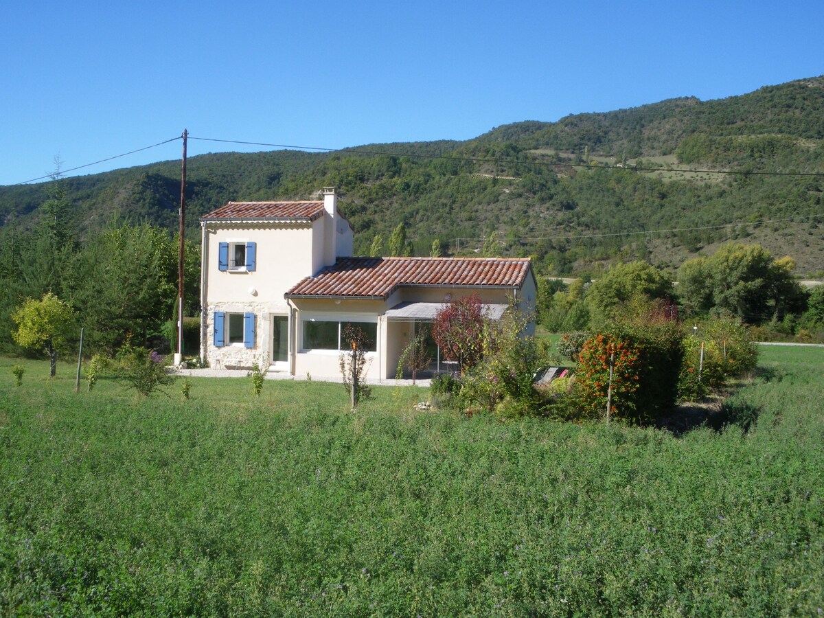 LE MASET dans un écrin de verdure