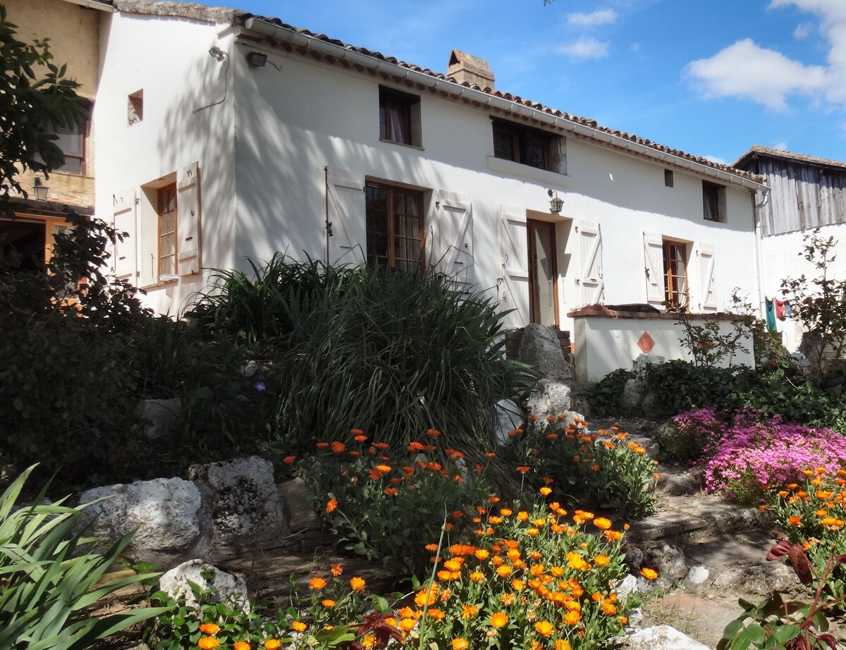 Charming farmhouse with pool near Toulouse