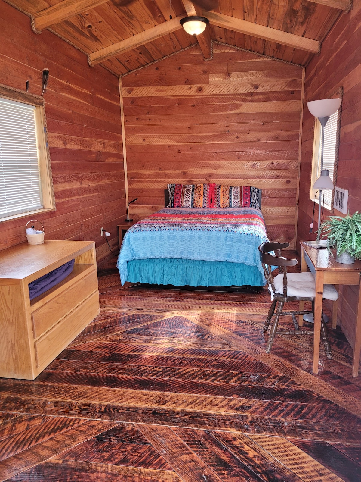 Circle Saw RV & Campground的小型小木屋租赁