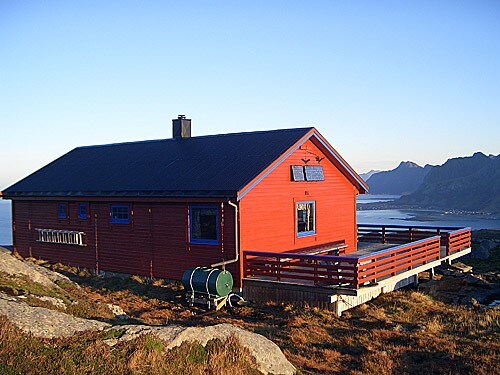 Fredvanghytta "Strandbo"小木屋，位于MONTAIN。