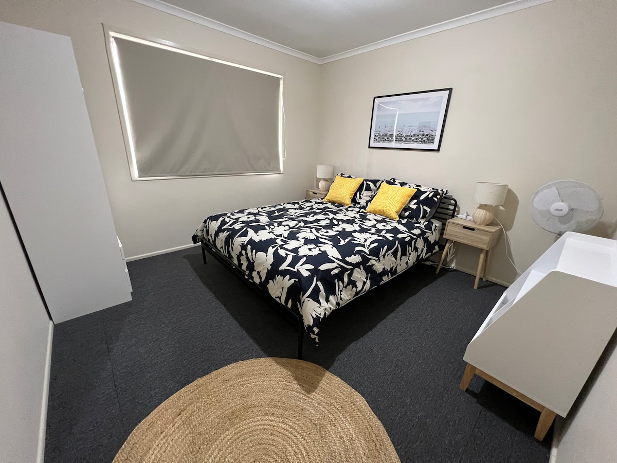 Caboolture, Central Location, Sleeps 7
