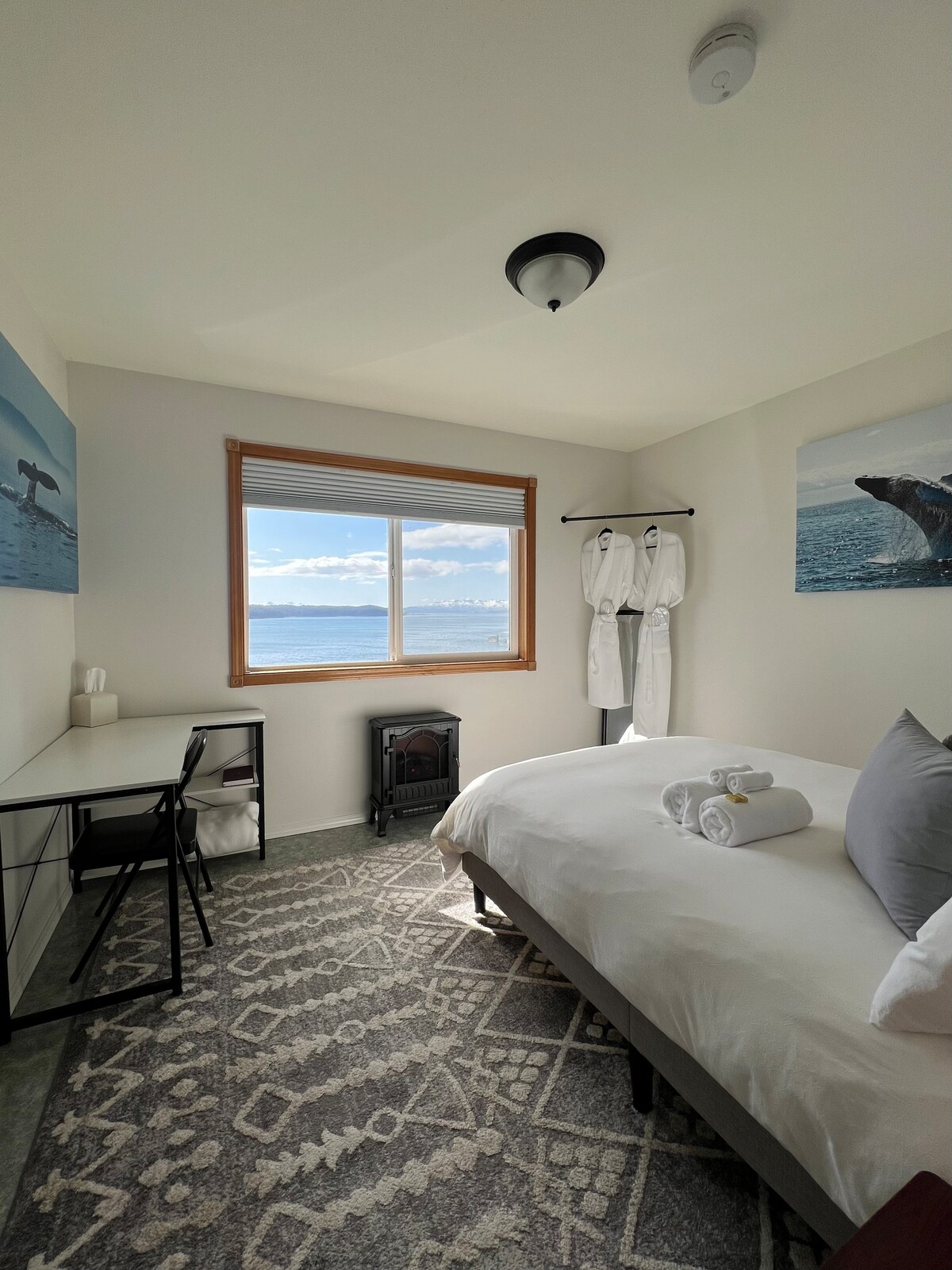 Eagle 's Nest - The Ocean Room