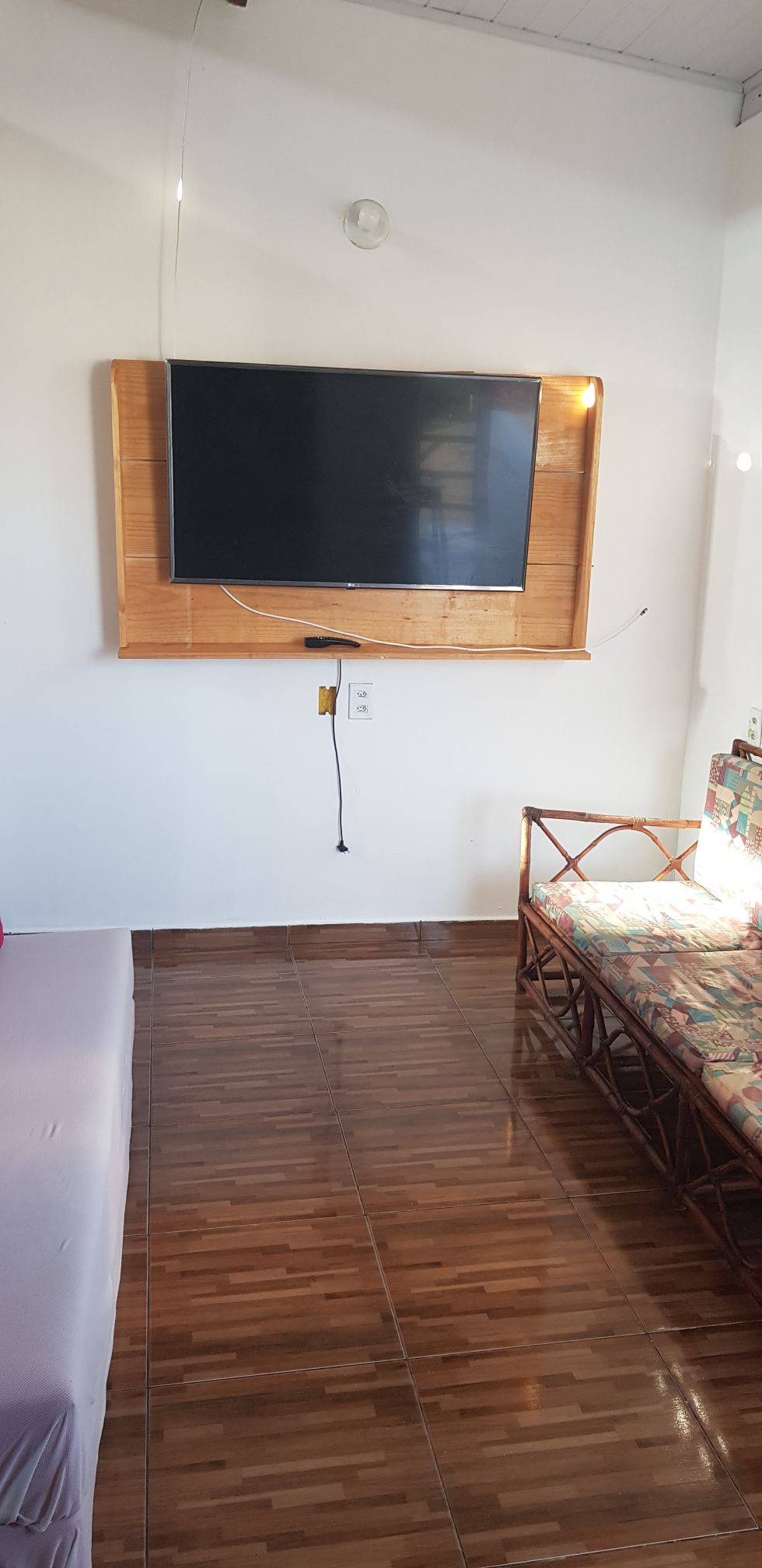 apartamento aconchegante em Boipeba, com ar condicionado, tv smart e cozinha completa. Localizado a 100m do Ponto do trator e quadriciclos, 700m do Porto e 1.100m da Praia da Cueira.