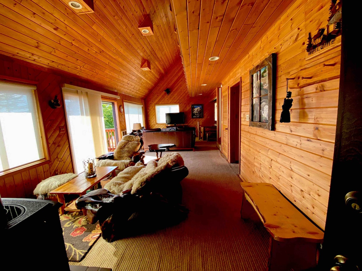 Eagles Nest - Lakeview Cabin with stunning views.