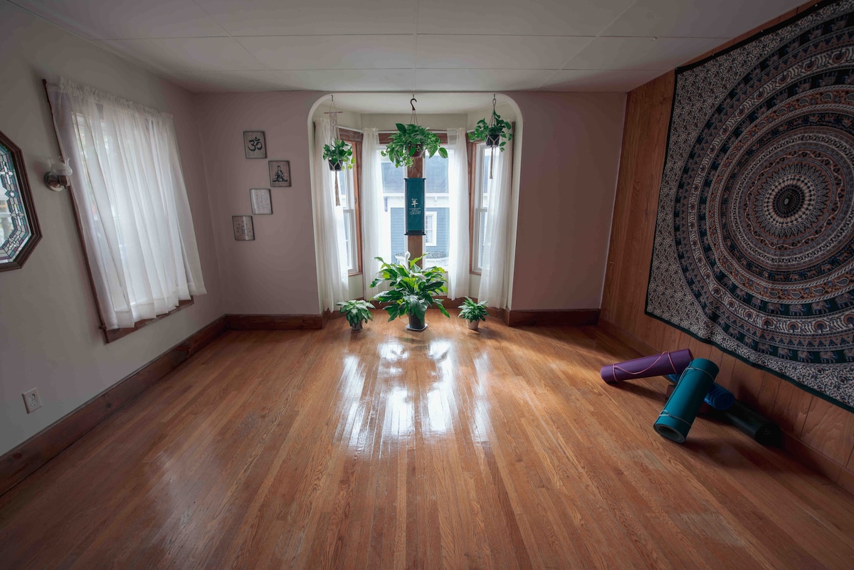 可爱的3卧室房源，带瑜伽工作室