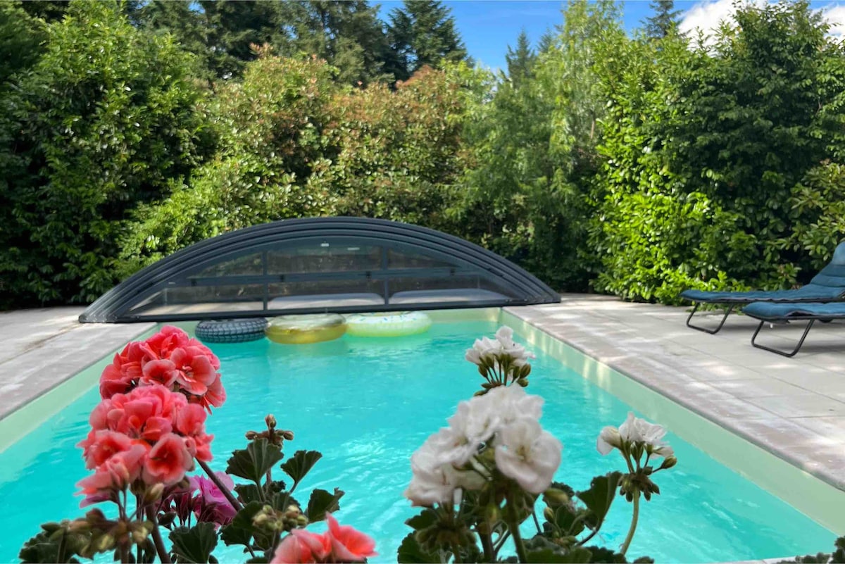 Joli studio avec Piscine et Sauna dans la verdure