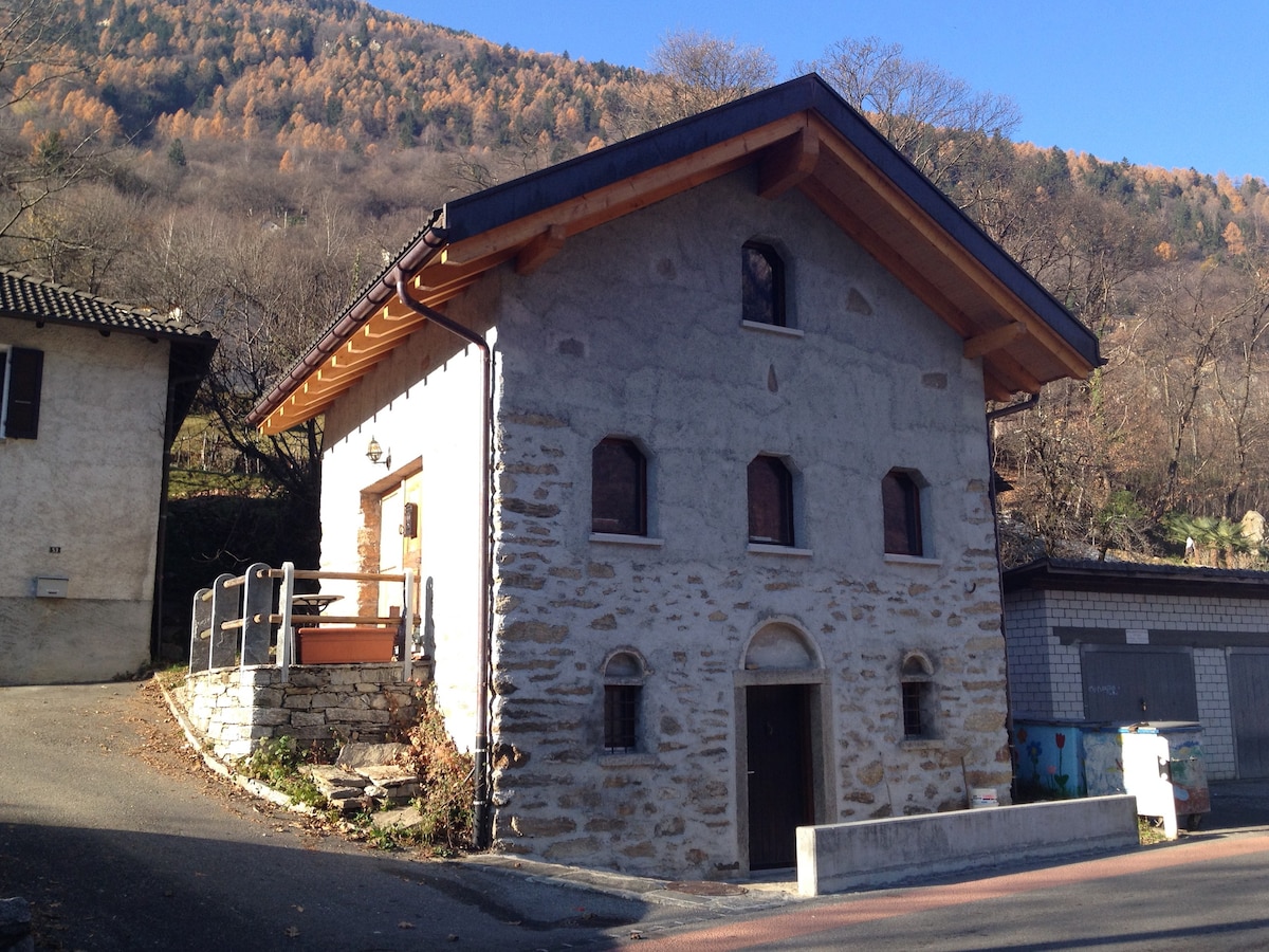 Serravalle, Val di Blenio - Rustico La Stalla。