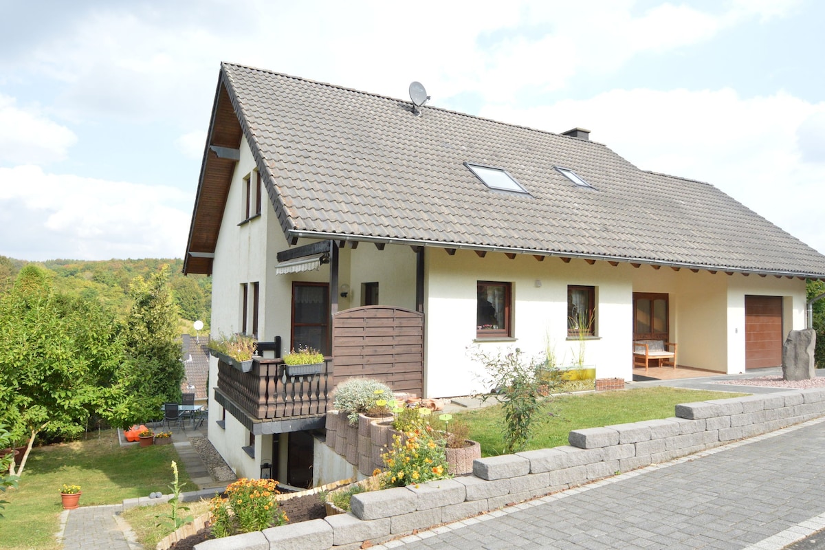 holiday home in Üxheim Niederehe with garden