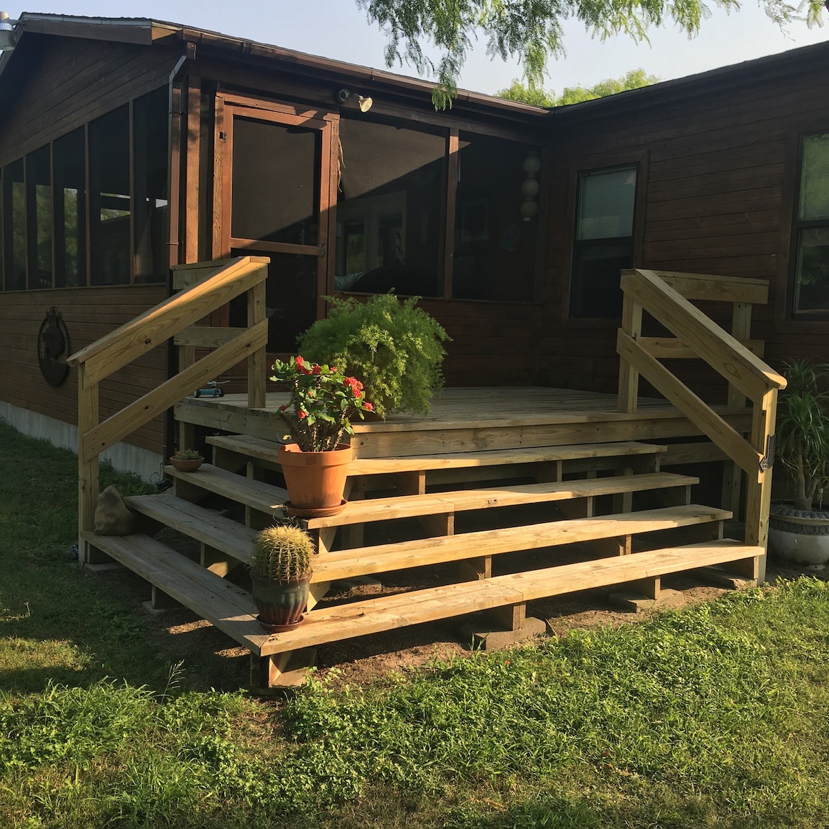 Baffin Bay Bungalow-Piece of Paradise