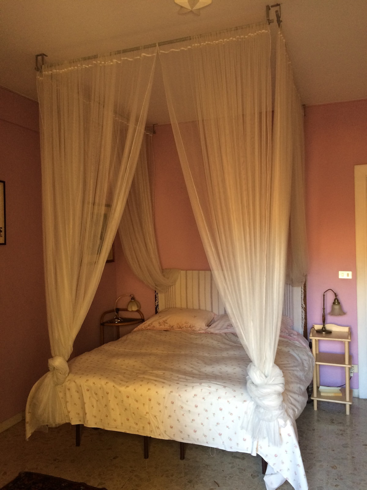 Trastevere room & private bathroom