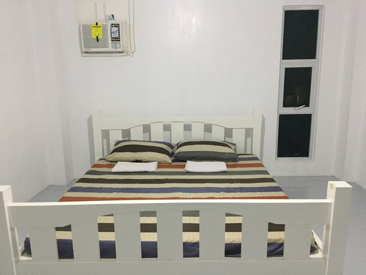 Affordable Clean & Comfy  King Sized Bedroom