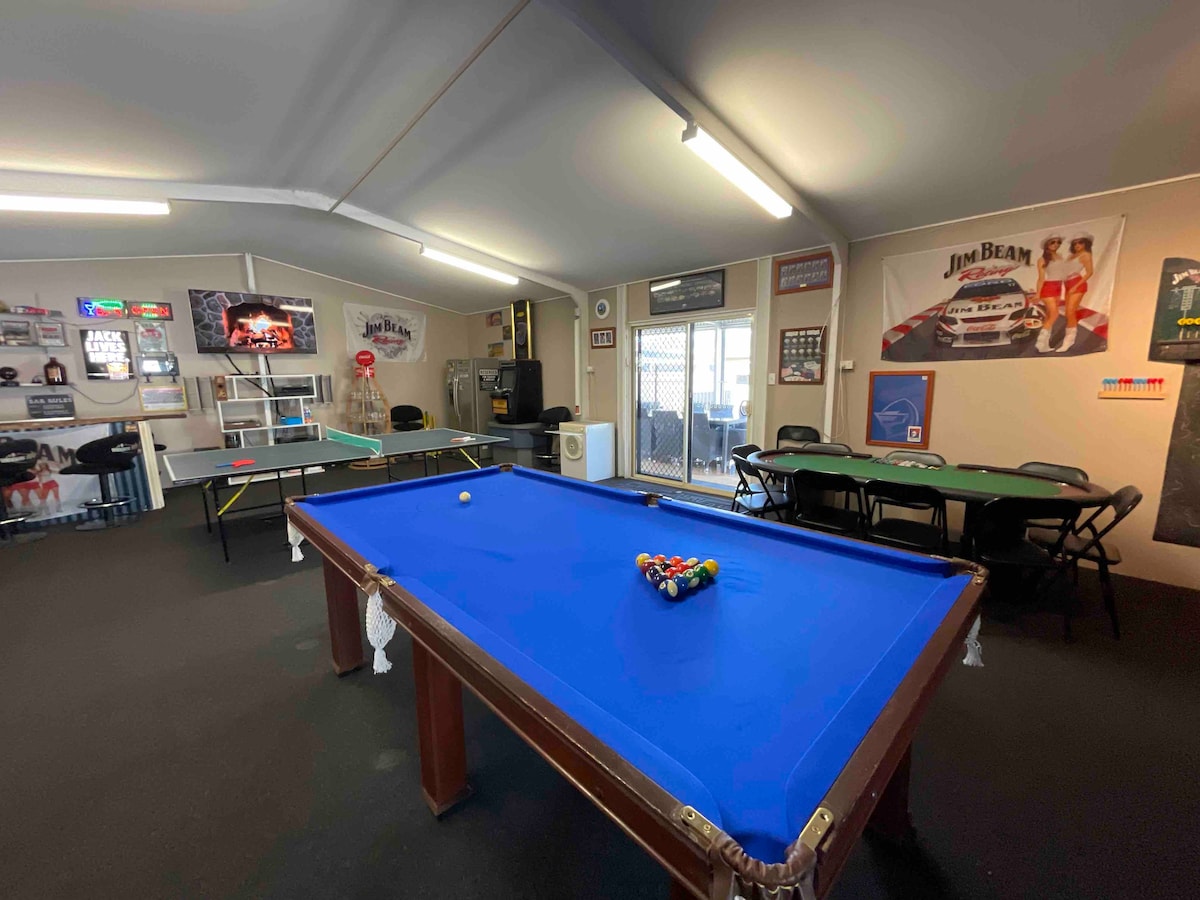 Kamira House: Pool Table & Pool - Perfect Getaway!