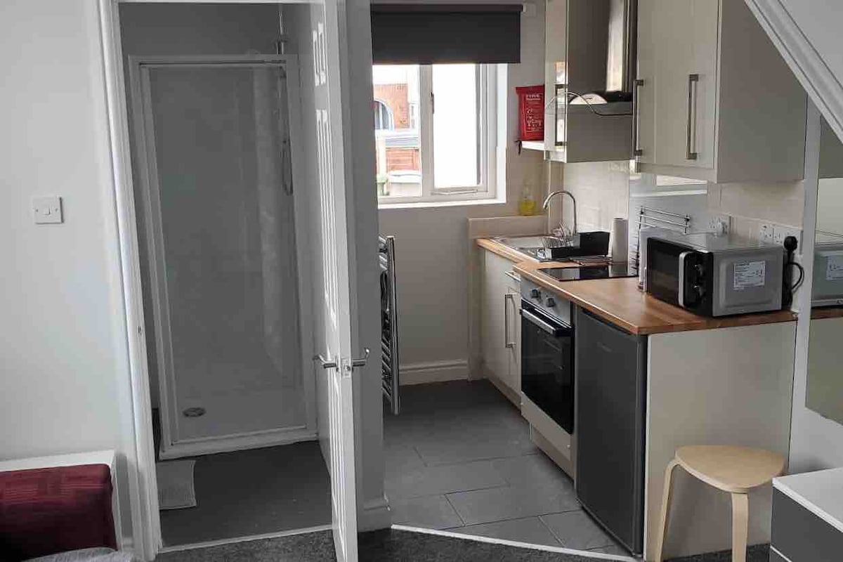 Newly refurbished compact one bedroom house