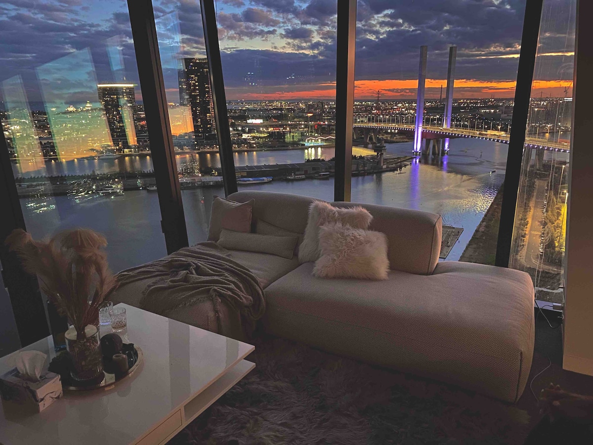 LUXE Docklands Marina Views 2BR Chic Apt