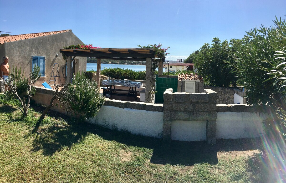 Santa Teresa Gallura Capo Testa  sulla spiaggia