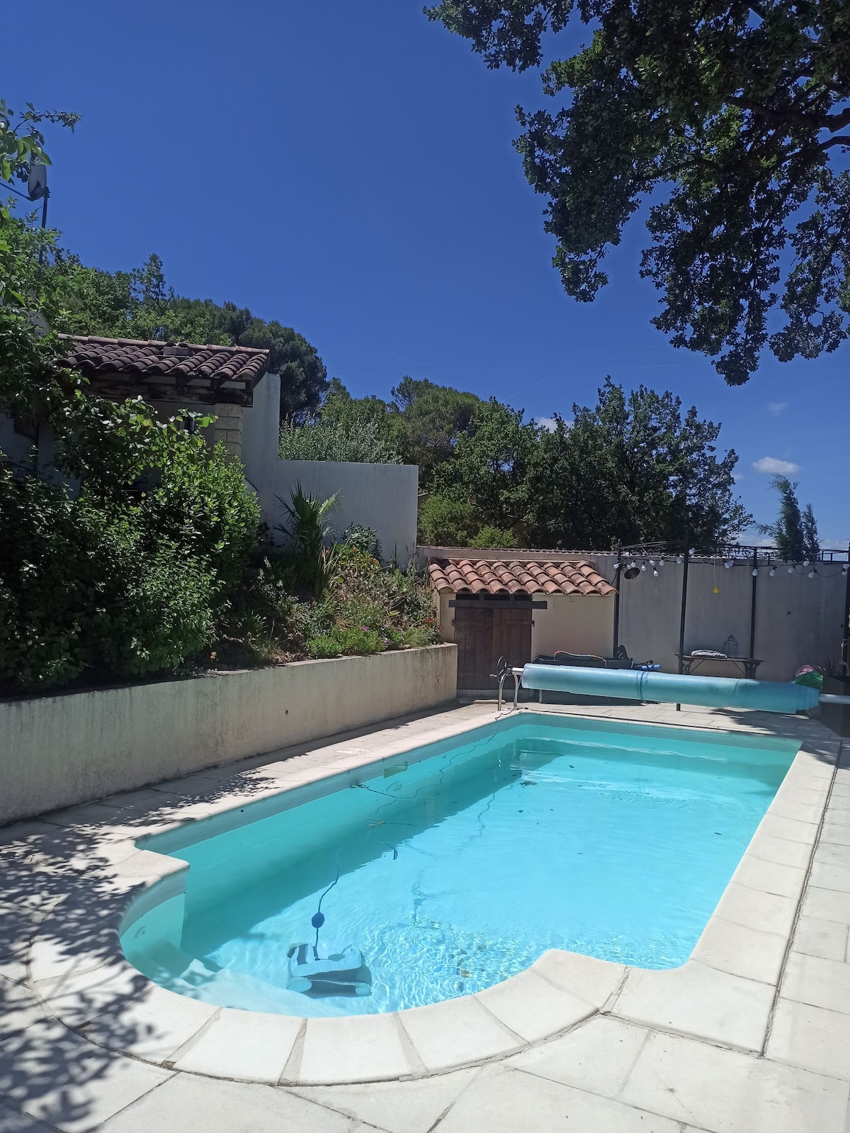 Studio avec piscine au calme