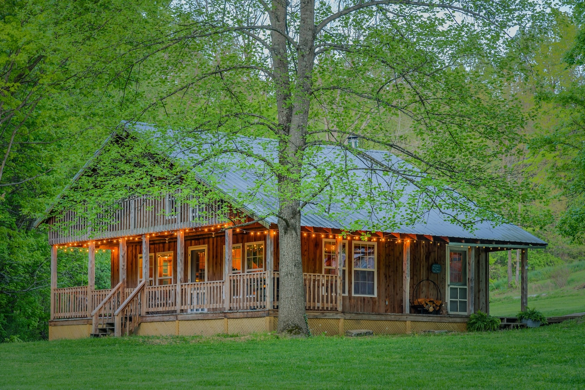Calico Springs -Bluegrass Bourbon Country的小木屋