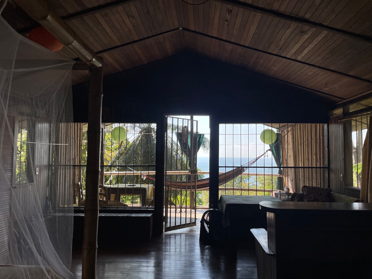 Panaramic oceanview Jungle studio w free massage