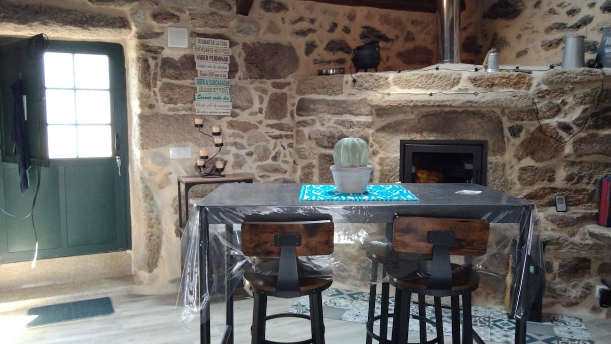 Agradable casita rural con piscina y chimenea