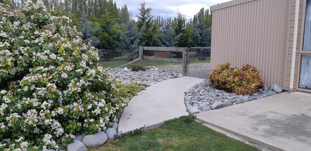 Kawarau Cottage. Riverfront, Felton Rd Bannockburn