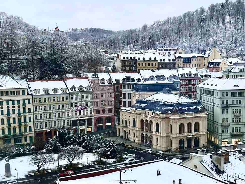 Bohemian City View + Balcony + Parking garage