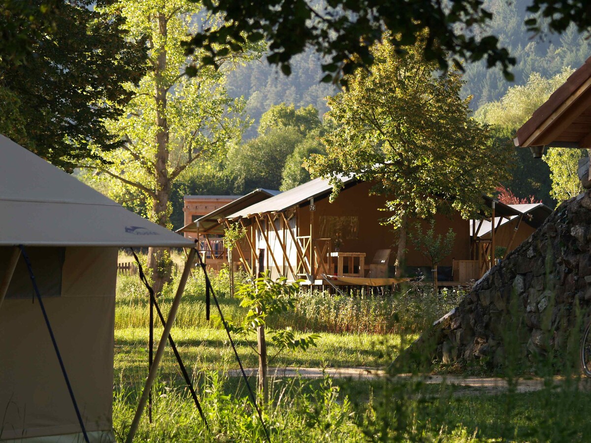 Safari Lodges in CosyCamp on the bank of the river
