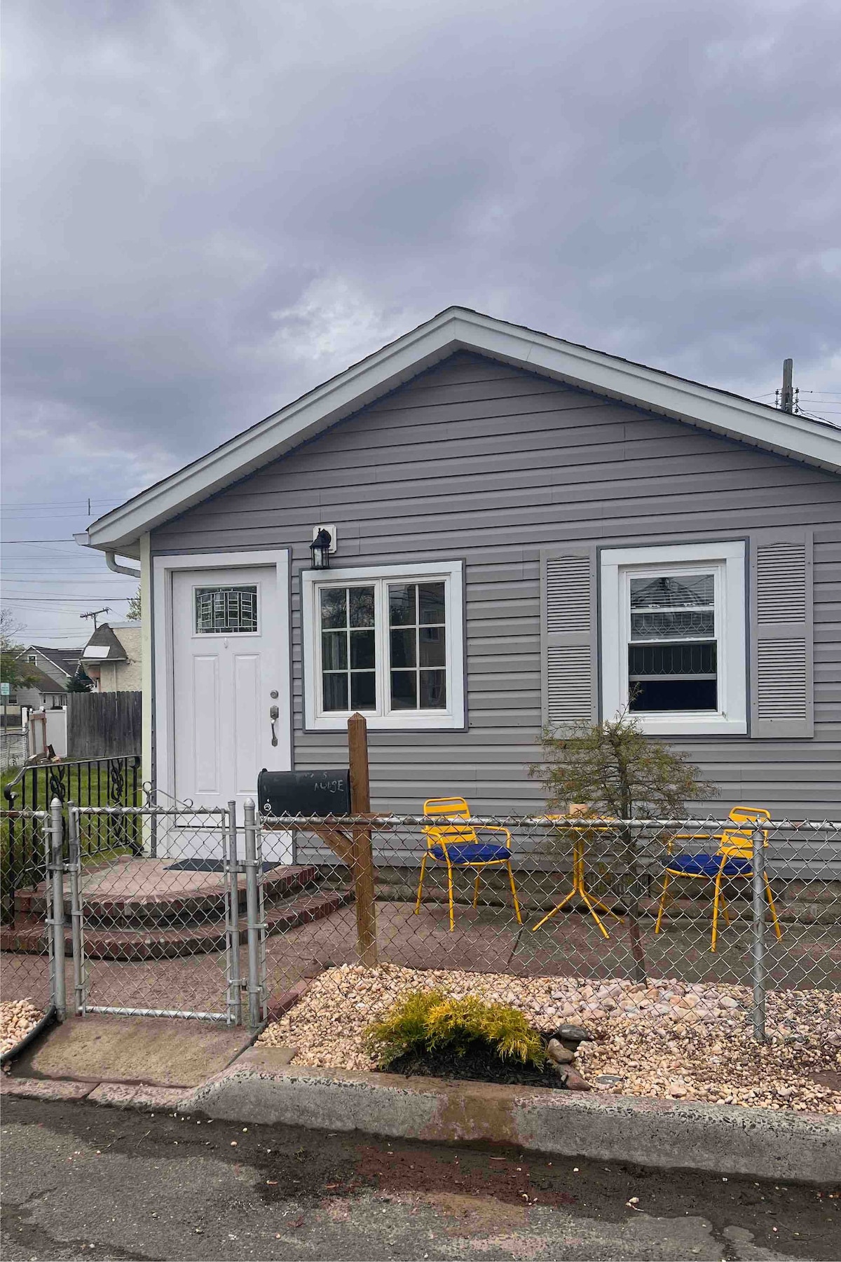 Lovely Cottage Steps Away From Golden Sand Beaches