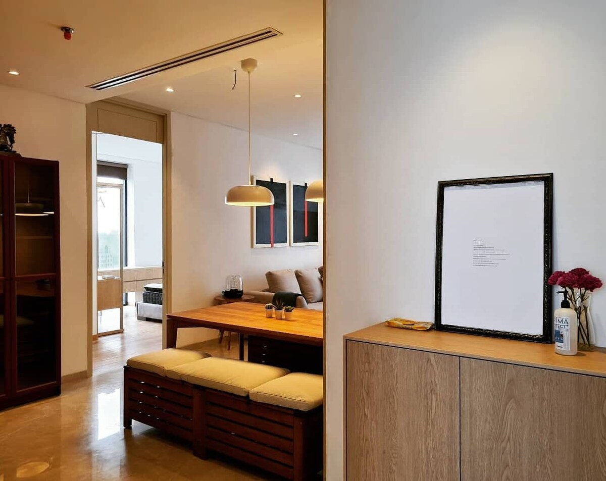 新装修的双卧室公寓，位于南雅加达市中心。