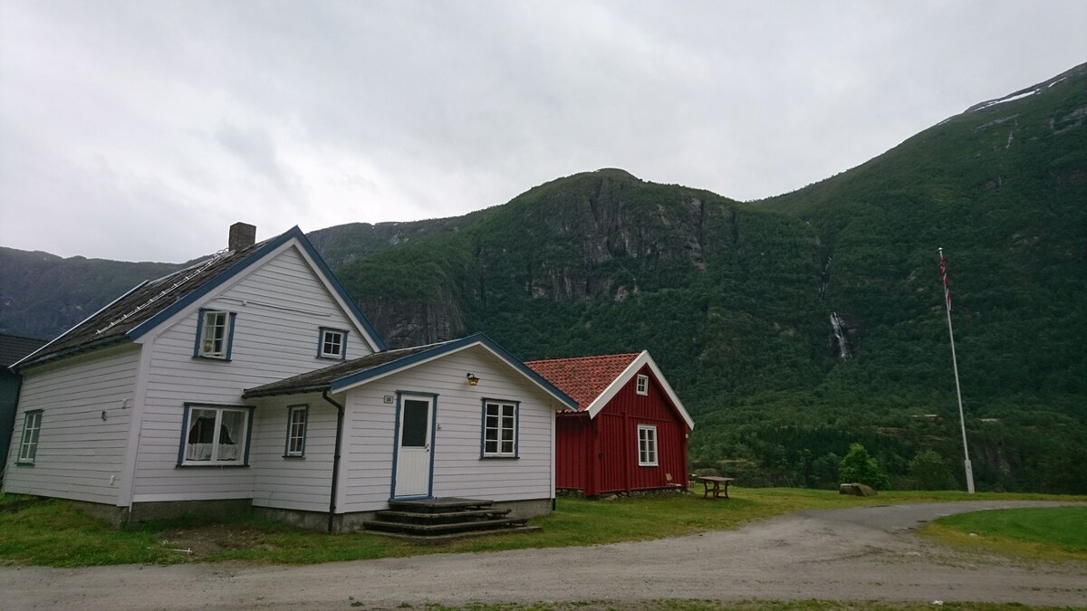 白色小屋，位置绝佳