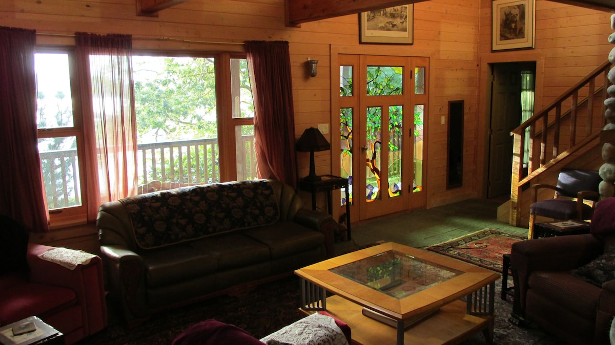 Montague Lodge on Galiano