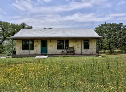 Star Ranch Cottage- Starry Nights & Cozy Comfort