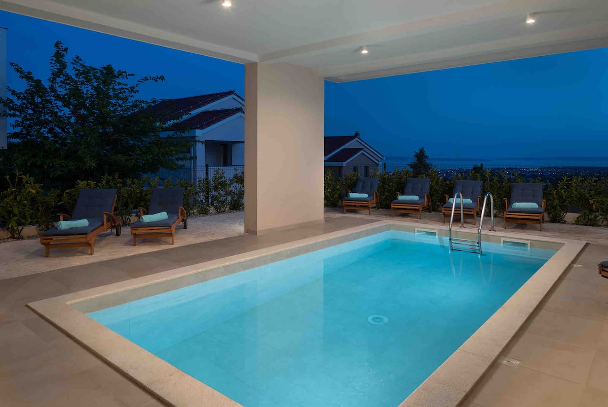 New villa El Nido with heated pool * * * * *