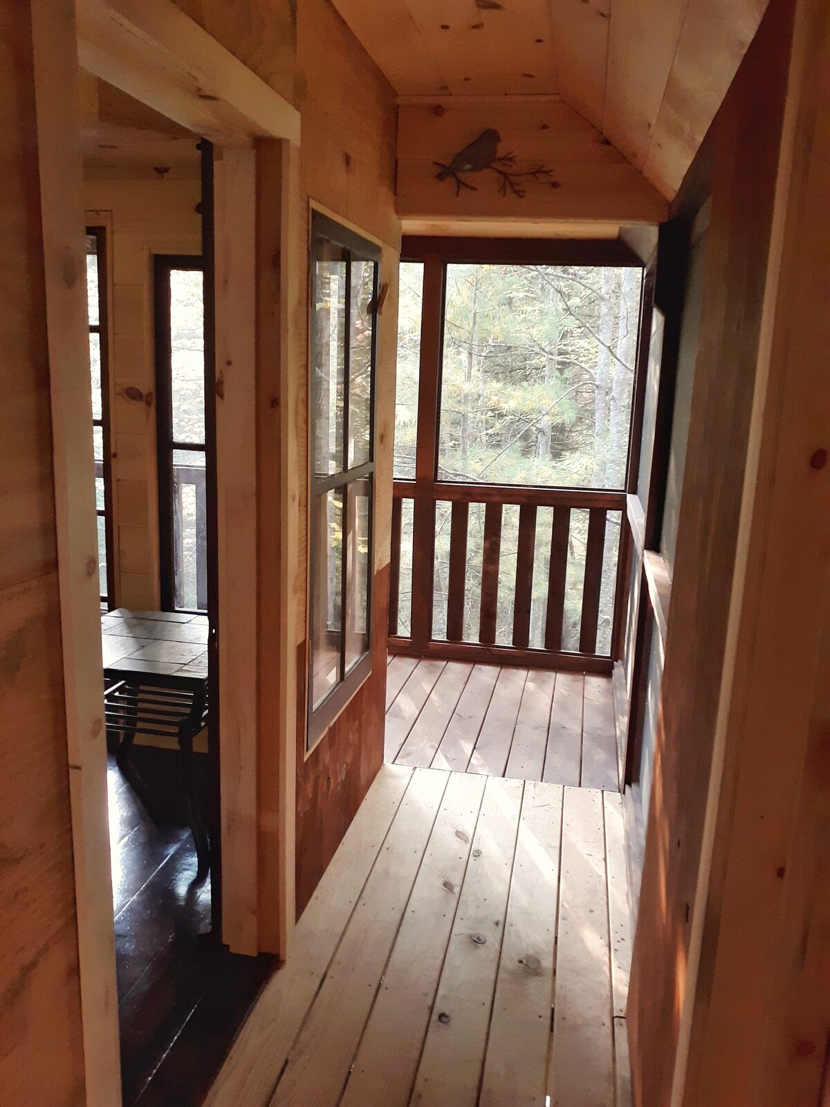 Cedar Hollow - Rustic Adirondack TreeHouse Getaway