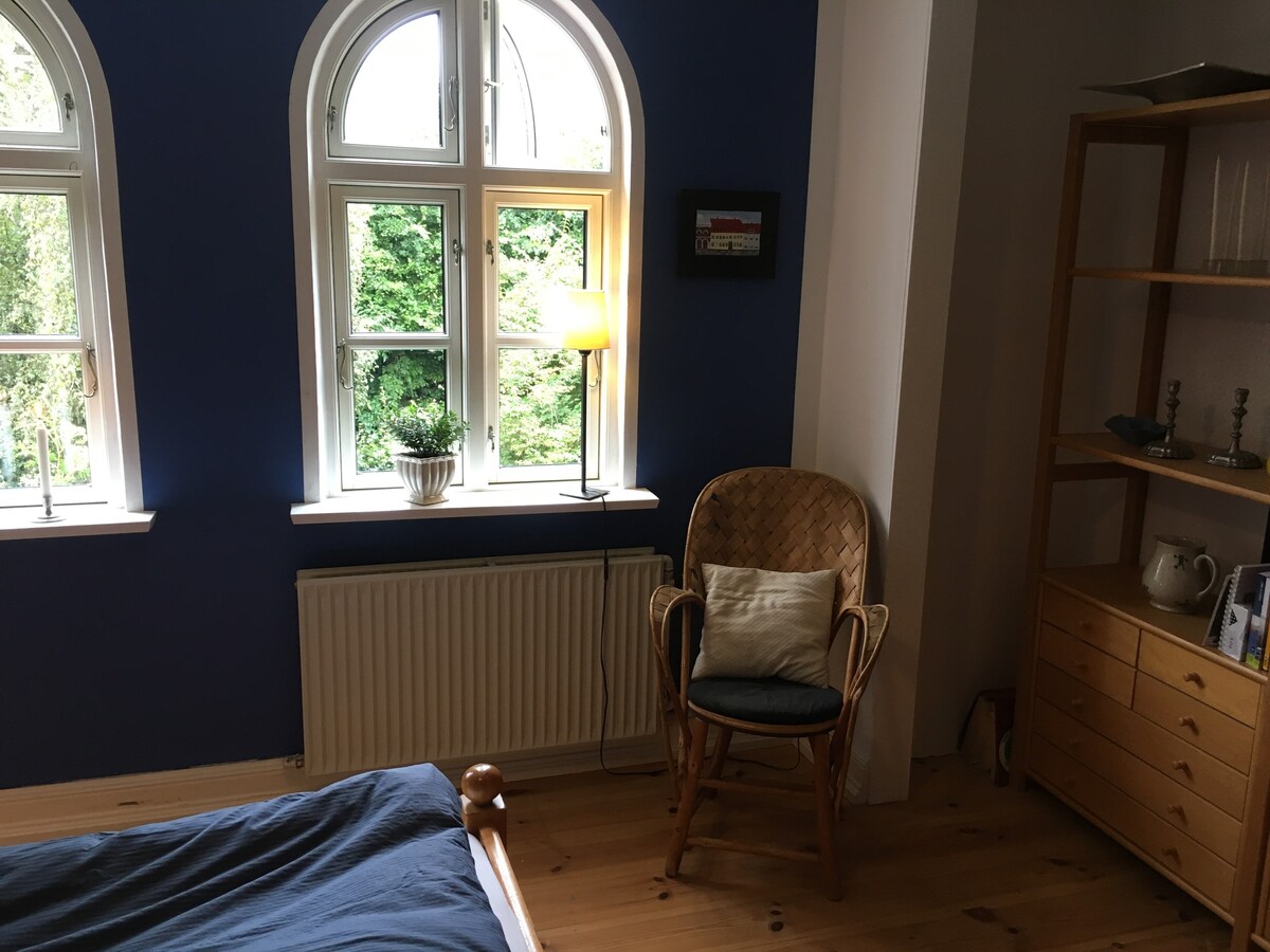 迷人的房间位于Sognefogedgården