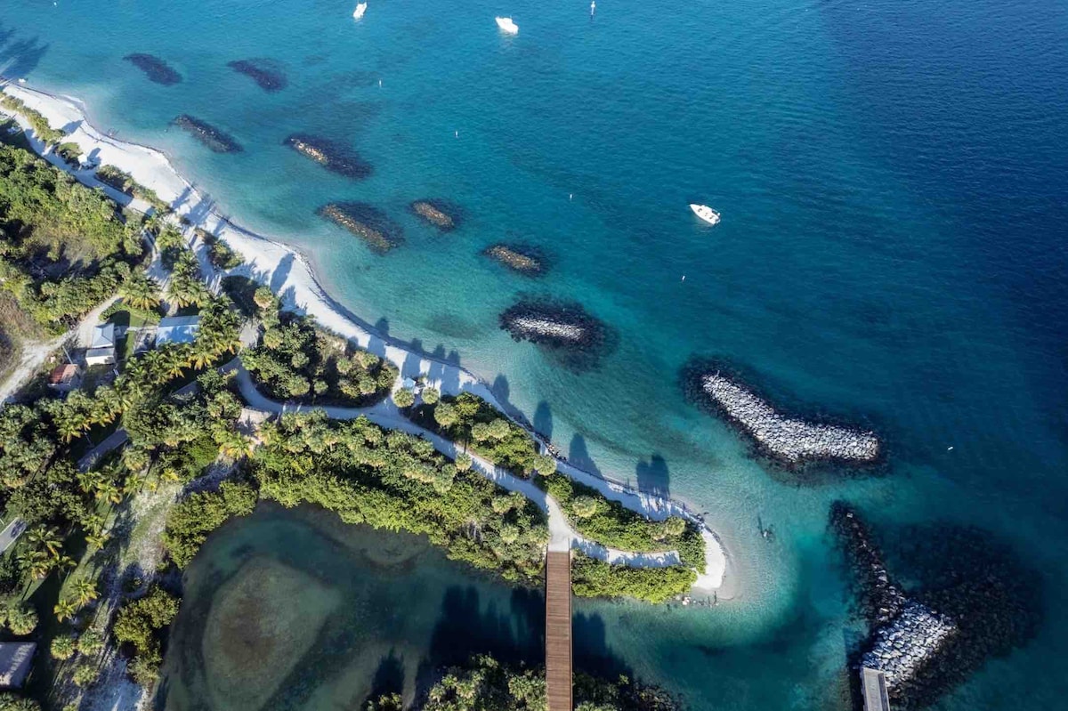 Weekend on the water on a Peanut Island Yacht