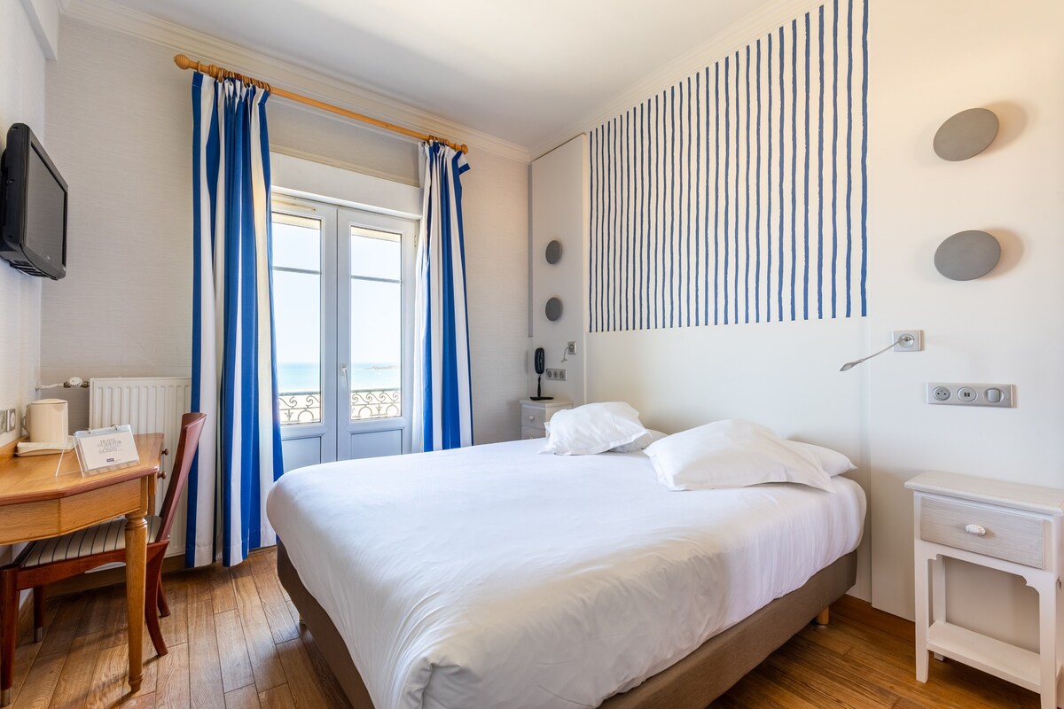 Chambre double vue sur mer, hotel kyriad plage