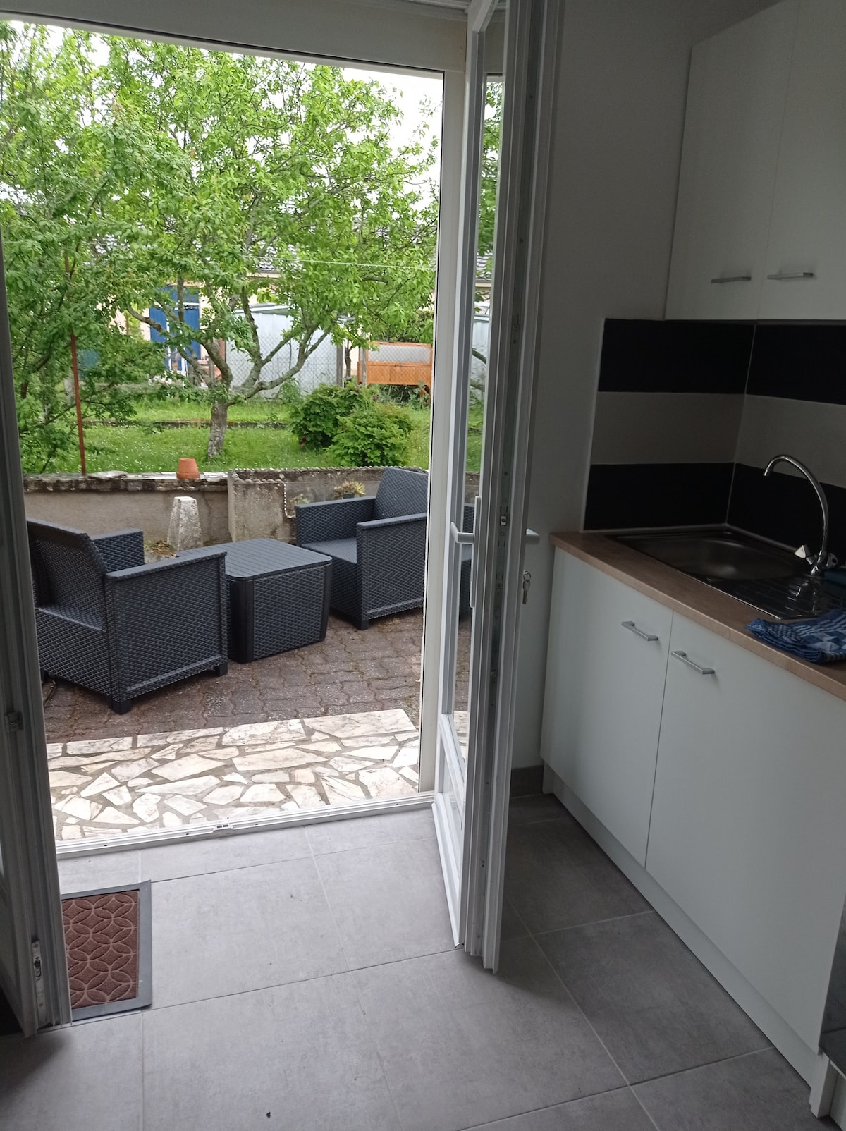 Appartement en rez de jardin avec terrasse.