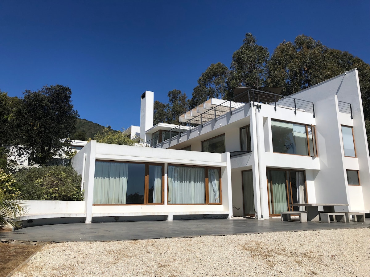 Casa en Zapallar 18 pers cómo máx.7 dormitorios.