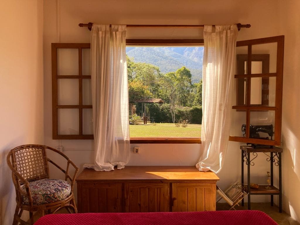 Quarto com vista para as Prateleiras de Itatiaia.