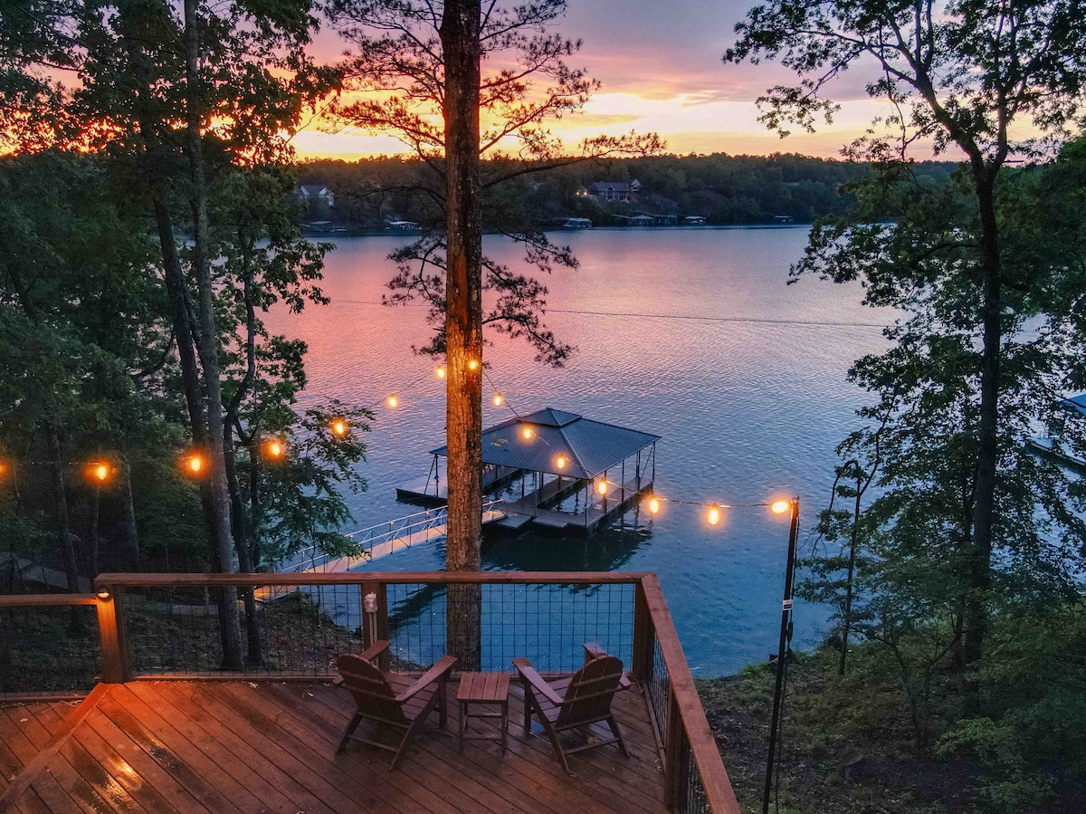 Dwell at Smith Lake: Sleeps 22!