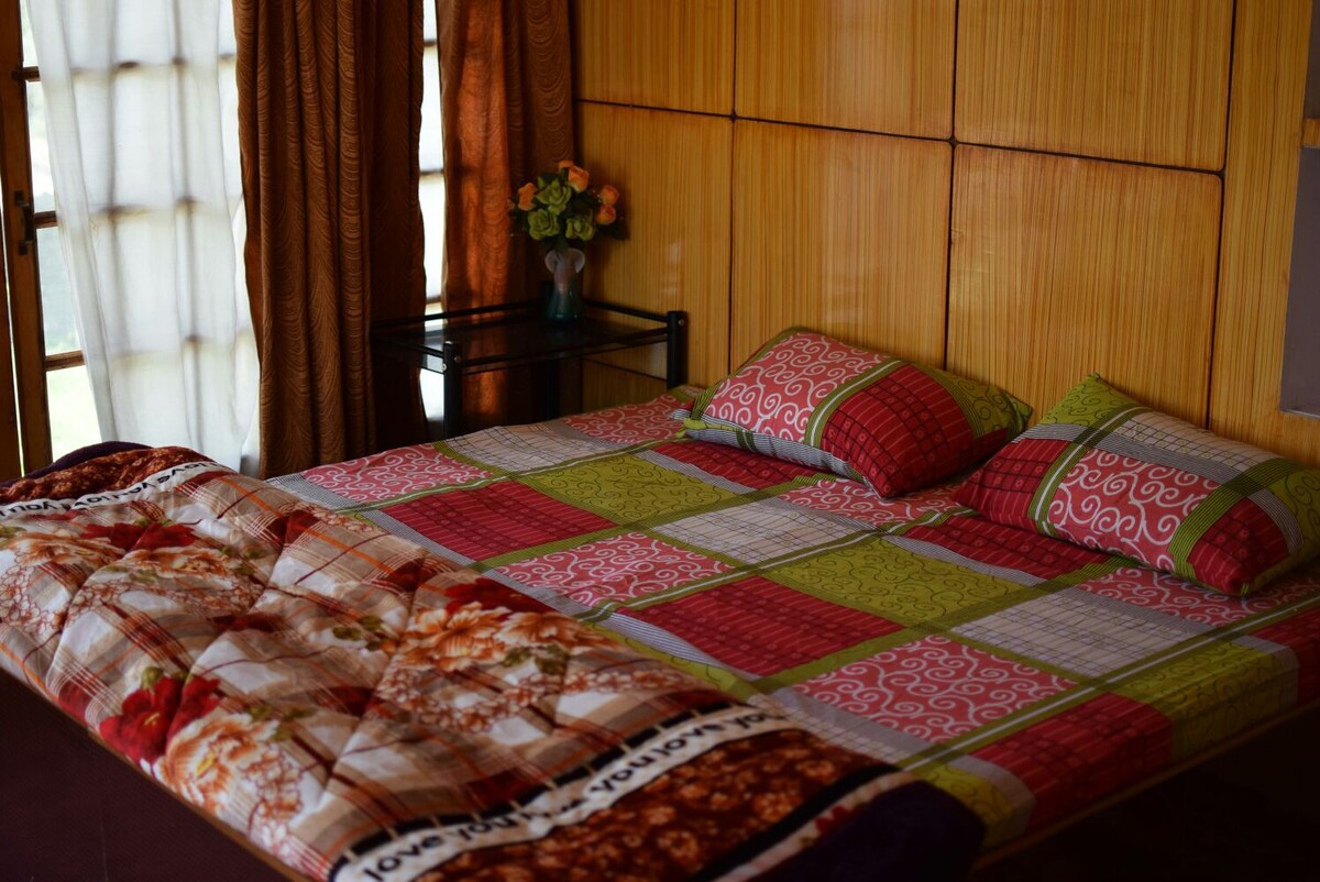 Real Homestay on the Outskirts of Leh City
