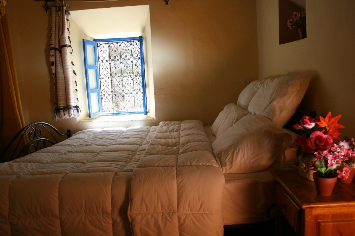Dades Gorges Rooms in familyly kasbah.
