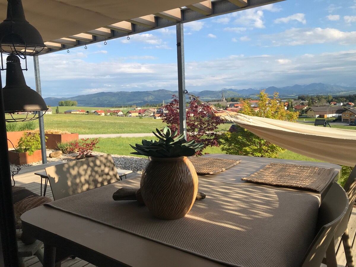 萨尔茨堡（ Salzburger ）的微型住宅，可欣赏山地全景