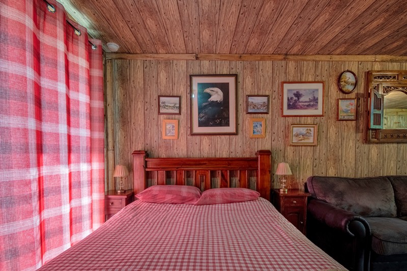 舒适的小木屋主题公寓+树屋感觉甲板