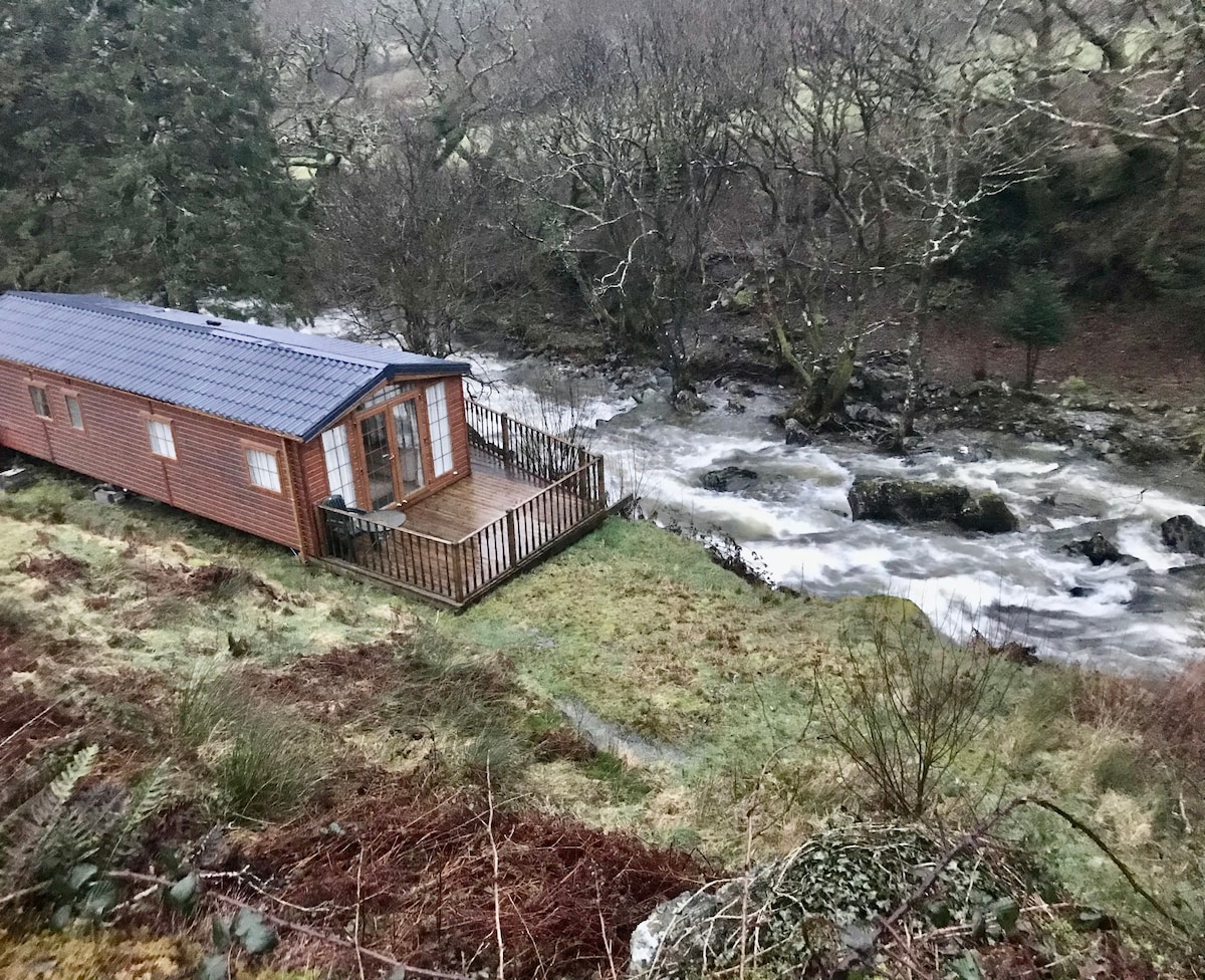 Snowdon Lodge Beddgelert LL55 4UU.